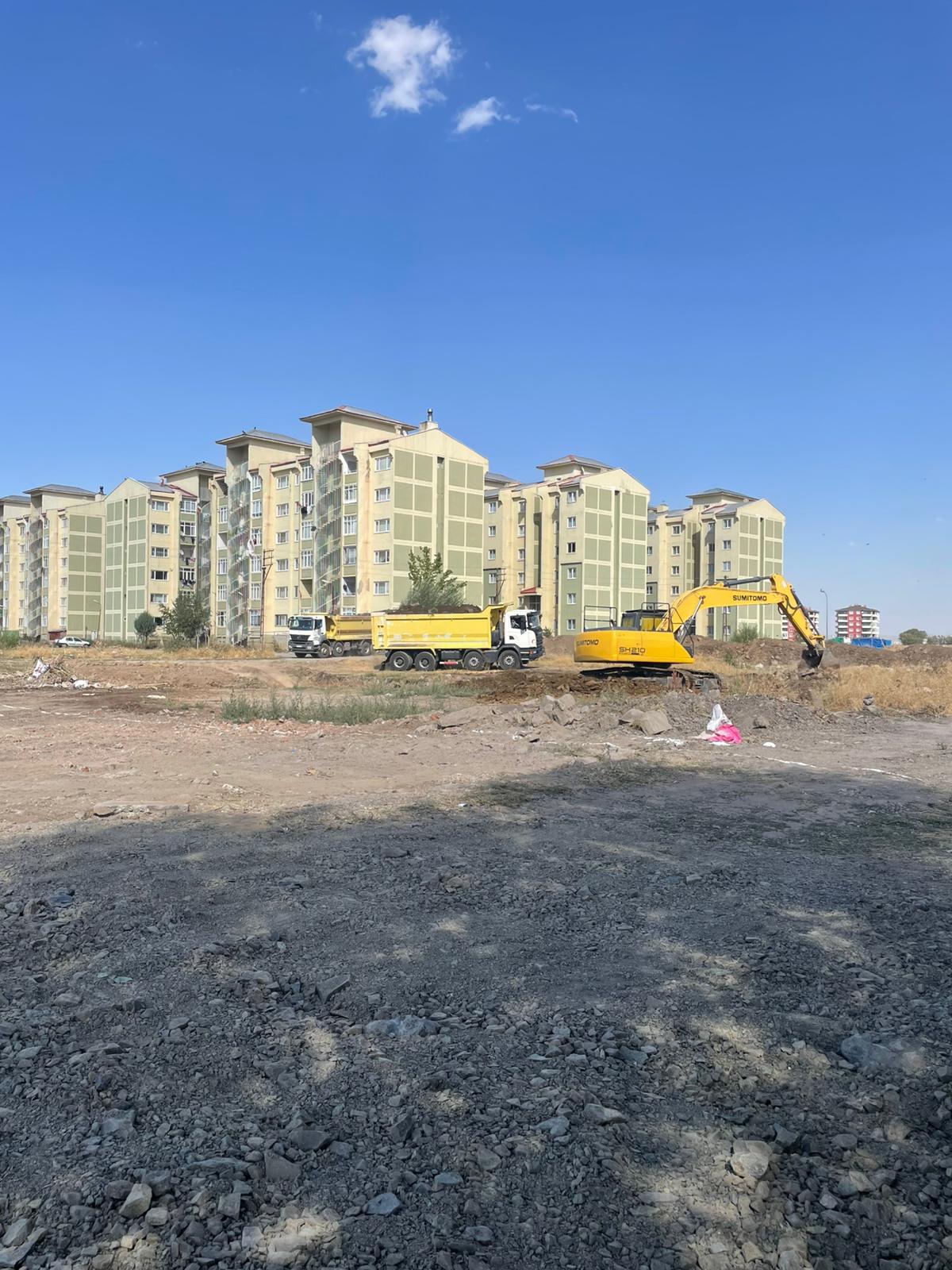 Plaza Temeli Kazı İşlemi